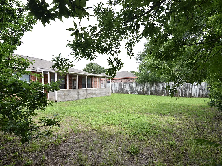2107 Miller St — Photo 19