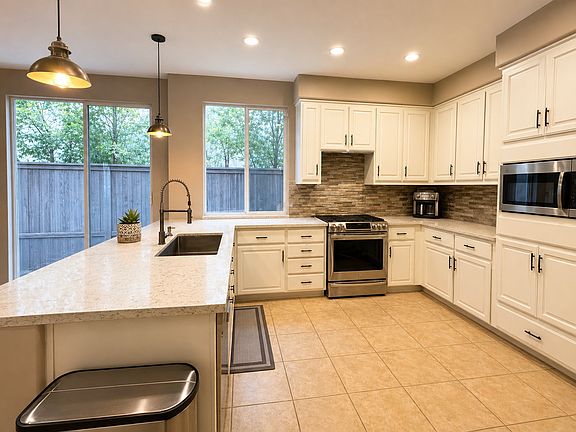 2nd image of 9837 Bobbell Dr
