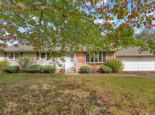 11 Williams Rd, North Branford, CT 06471