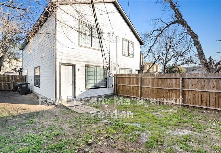 1920 Saint Louis Ave — Photo 20