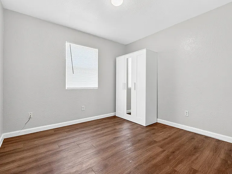 905 Parmer Ave #B — Photo 5