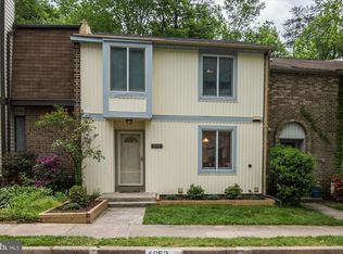 6052 Forrest Hollow Ln, Springfield, VA 22152