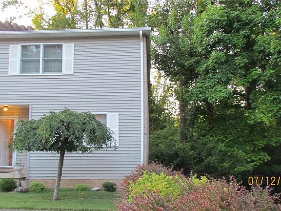 2nd image of 13 Saint Charles Pl