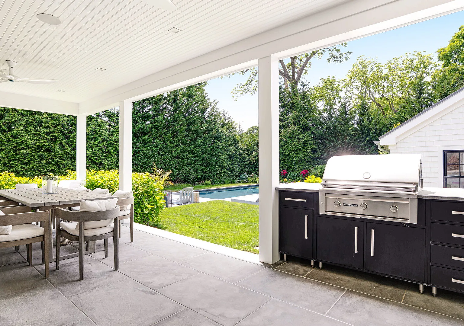 Luxury Sag Harbor Retreat w Pool, Pool House & Chic Interiors — Photo 3