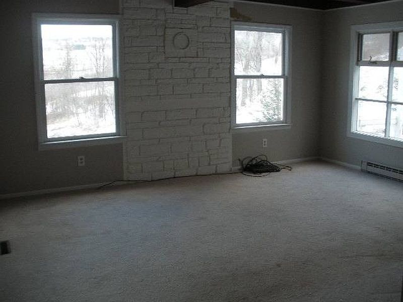 4th image of 381 HITE Road