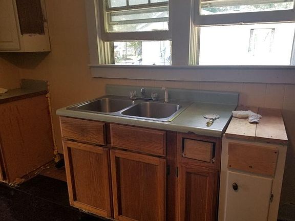 5th image of 311 Bryan St