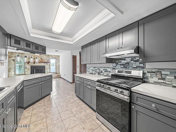 3rd image of 365 Sheridan Ave