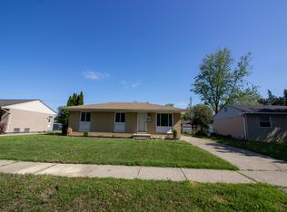 2135 Garry Dr, Troy, MI 48083