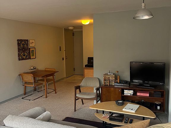 5th image of 2400 N Lakeview Ave