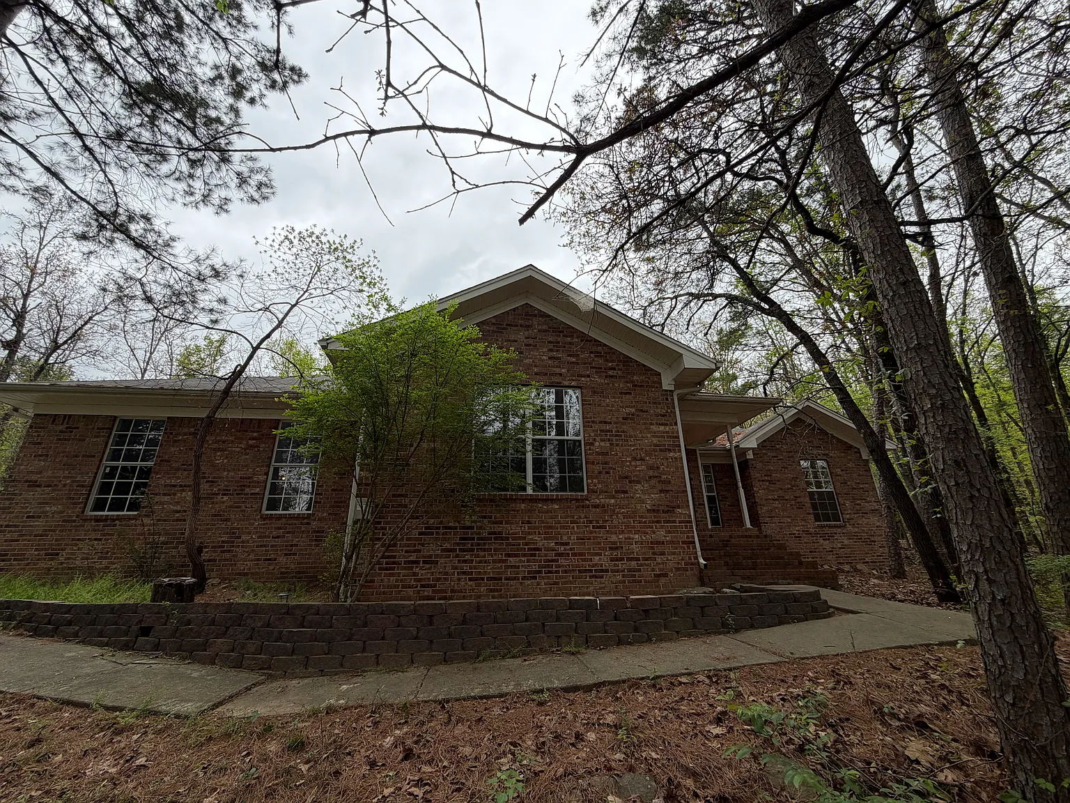 3 bed, 2077 sqft, $1,900 — Photo 2