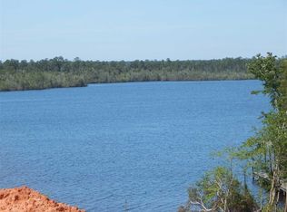 7570 Lakeside Dr, Milton, FL 32583