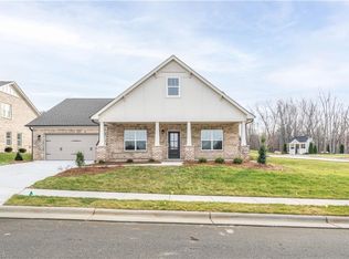 1002 Beechcrest Dr, Kernersville, NC 27284