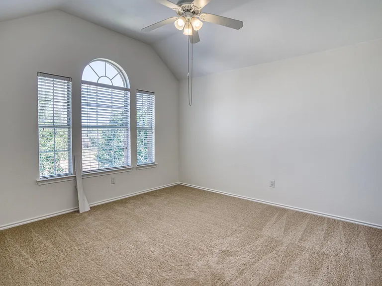 9909 Delamere Dr — Photo 24