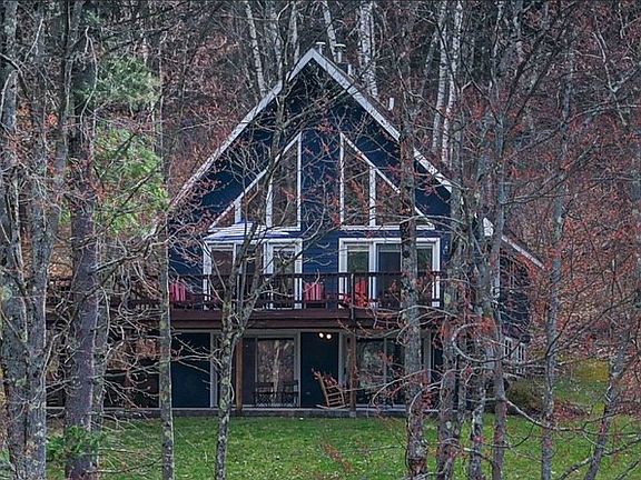 2nd image of 207 Pheasant Run Rd