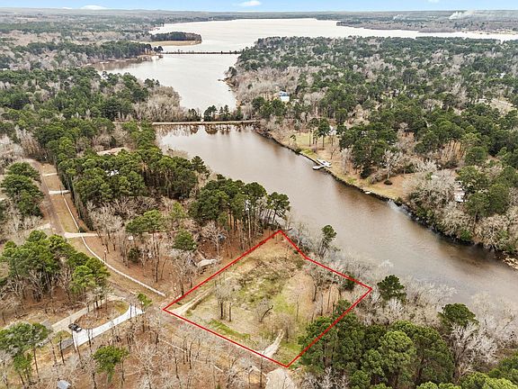 3rd image of 343 Laura Ln