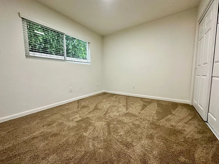 11809 Birch Ave — Photo 6