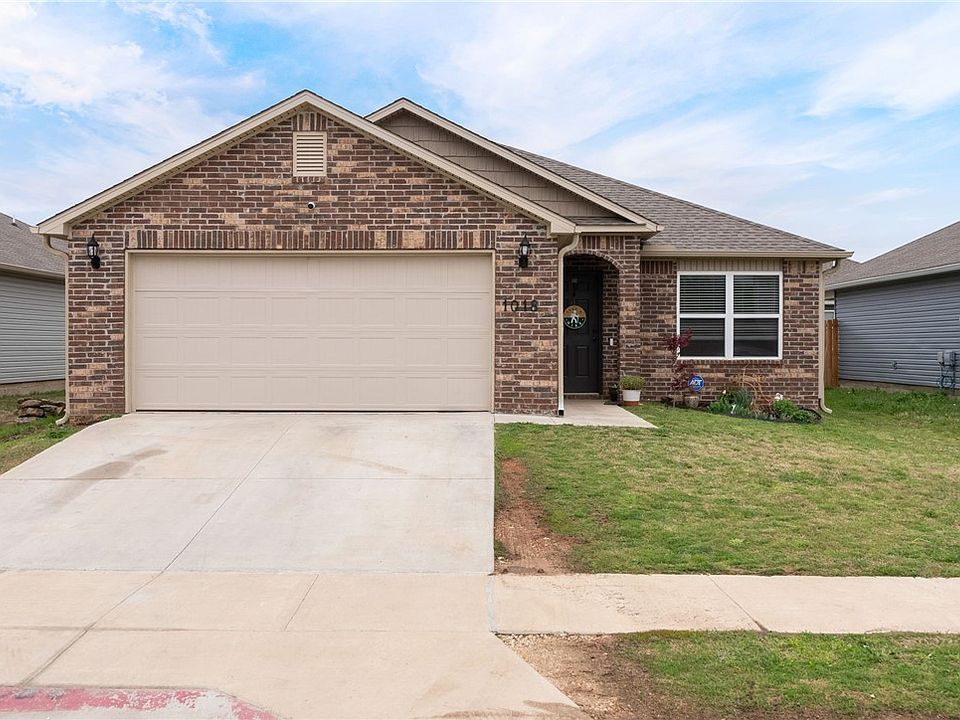 1st image of 1018 E Sparrow Cir