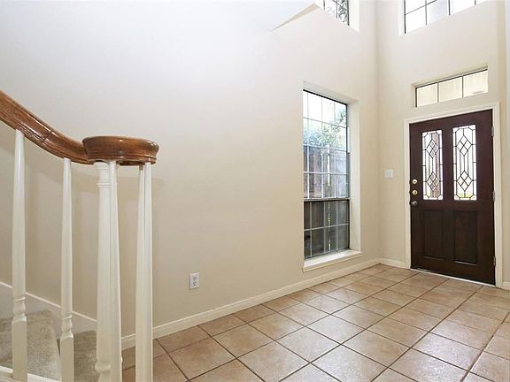 3rd image of 34 Waugh Dr Unit B