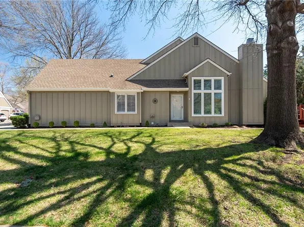 9419 W 122nd St, Overland Park, KS 66213