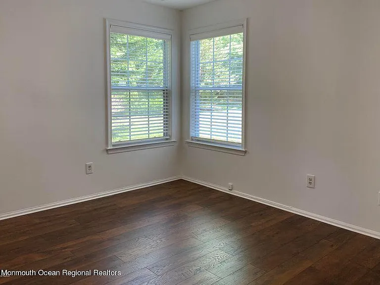 407 Hampton Ct — Photo 7