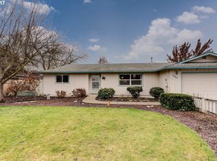1055 Omaha Dr, Grants Pass, OR 97527