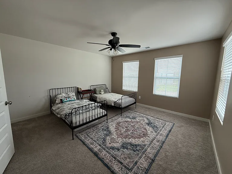 English Oak Dr — Photo 42
