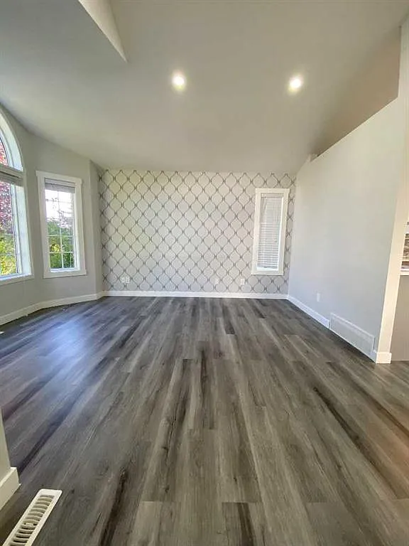 3 bed, 1.5 bath, 959 sqft, $2,050 — Photo 3