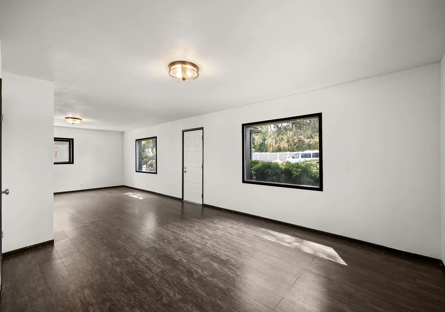 4 Bed 1.5 Bath Davenport Home! — Photo 3