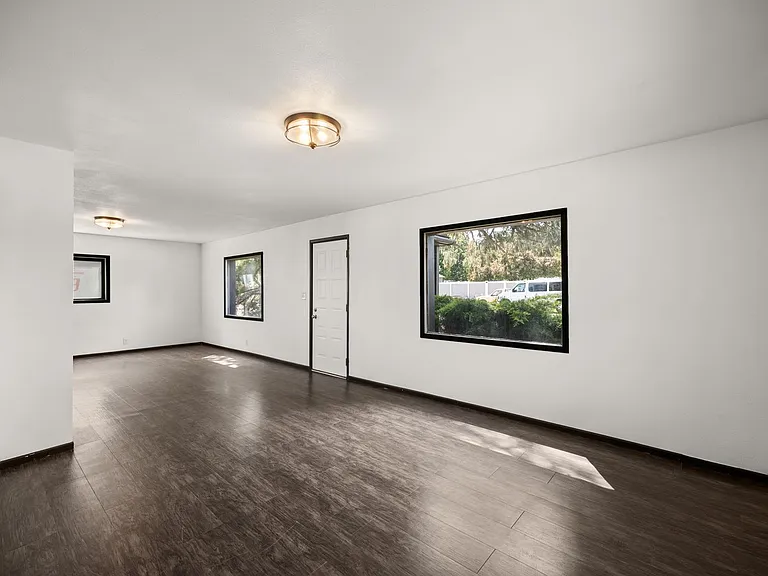 1116 Park St — Photo 3