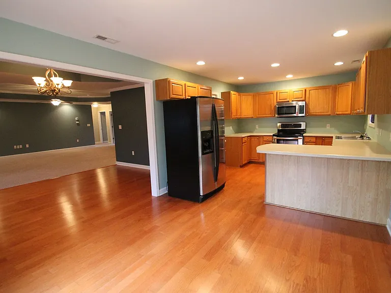 1830 Country Manor Ln — Photo 10