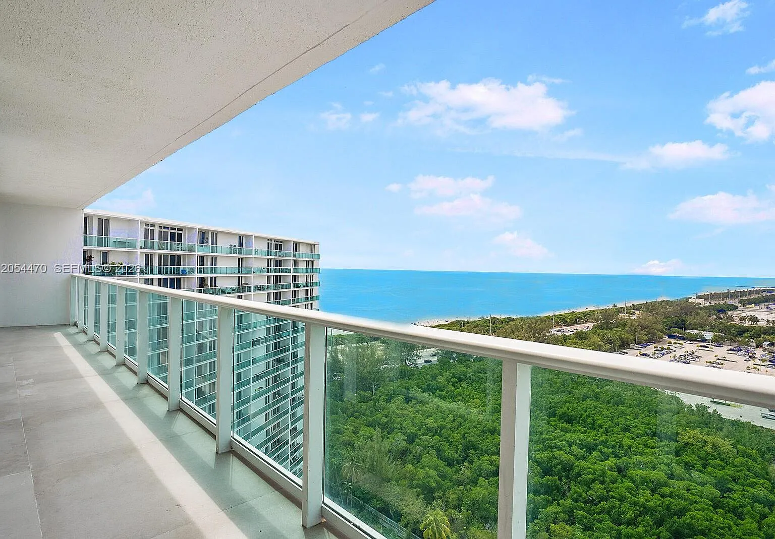 Arlen House East Condo — Photo 2