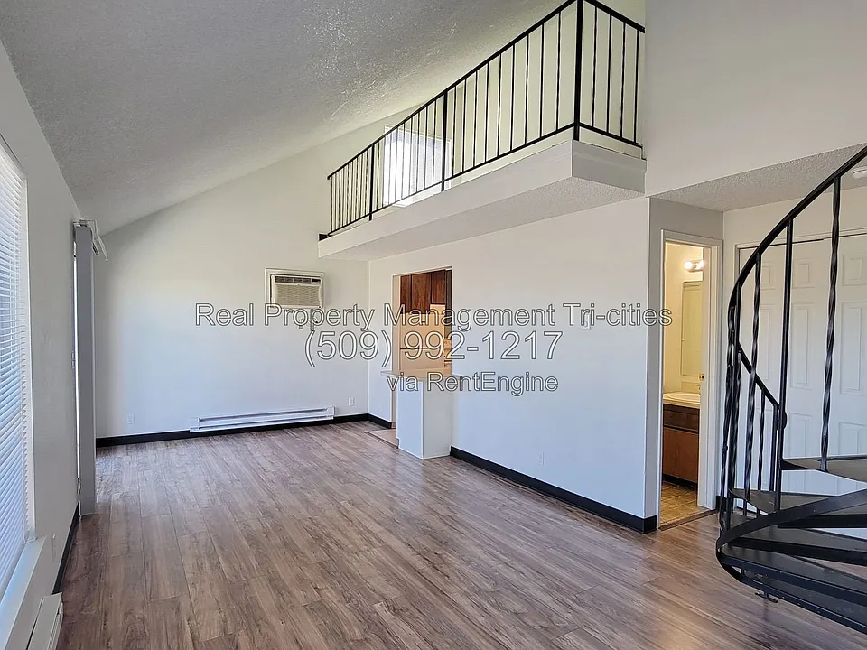 1025 W Entiat Ave #B8