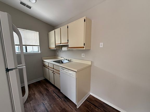 5th image of 1257 Oxford Manor Ct APT 4