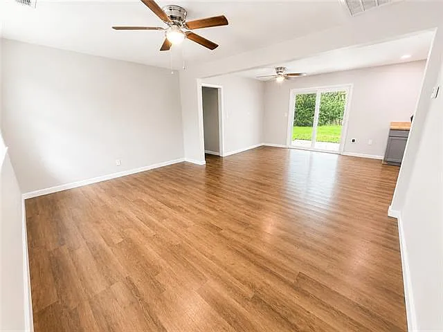 3 bed, 2.0 bath, 1056 sqft, $1,650 — Photo 2