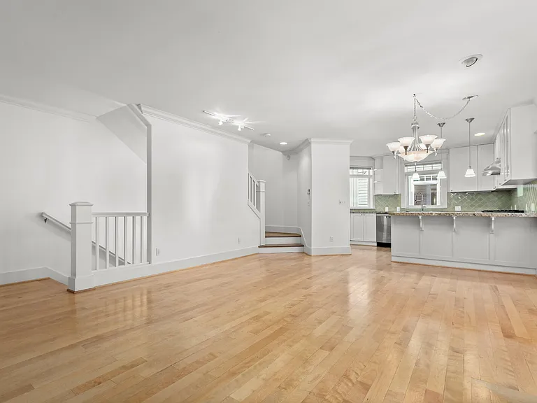 1133 10th Ave E #A — Photo 11