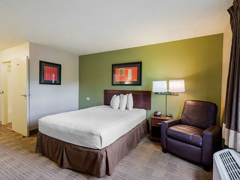 Studio Suite - 1 Queen Bed