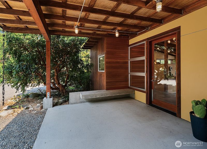 5th image of 4409 SW Point Robinson Road