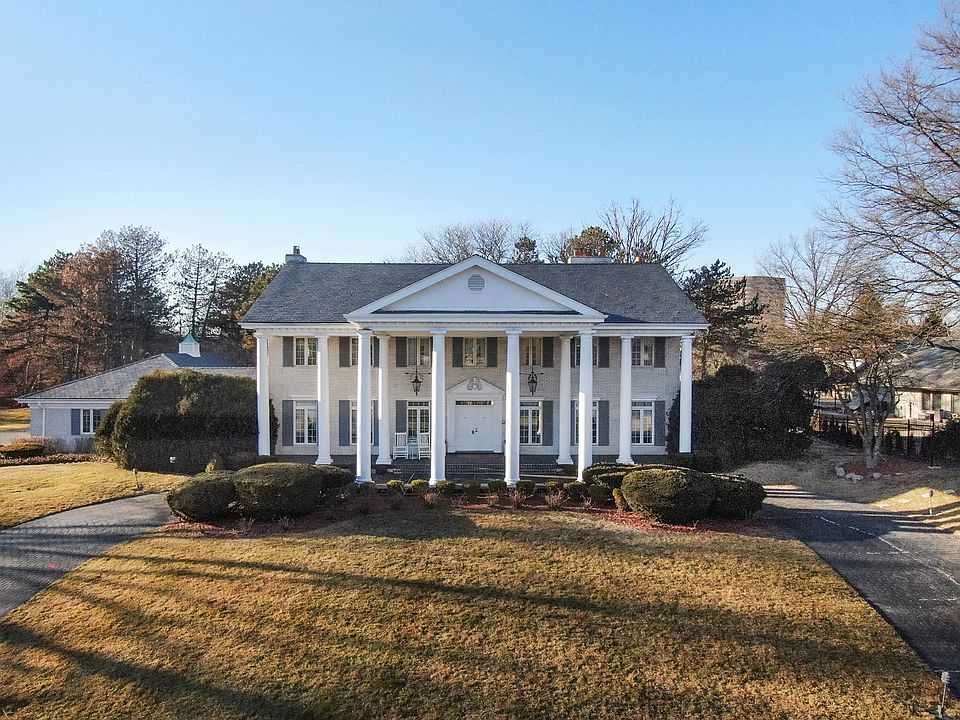 1st image of 16 Royal Vale Dr
