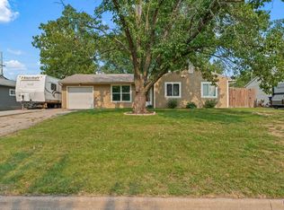 1724 SW Amhurst Rd, Topeka, KS 66604