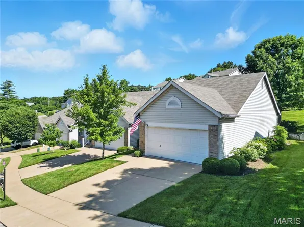 3279 Country Hollow Dr, Saint Louis, MO 63129