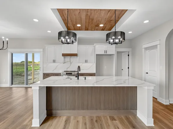 1580 NW Parkside Ln, Waukee, IA 50263