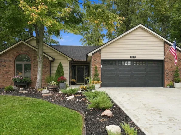7211 Wood Meadows Ln, Fort Wayne, IN 46835