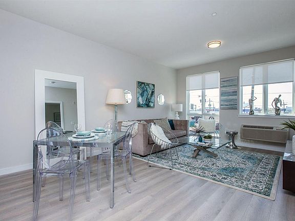 5th image of 14 Bennett St #411
