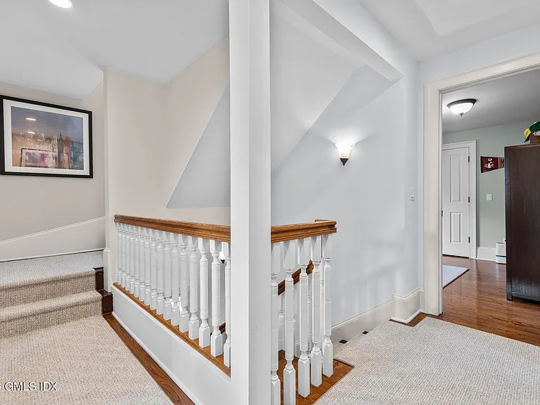 8 Highview Ave — Photo 33