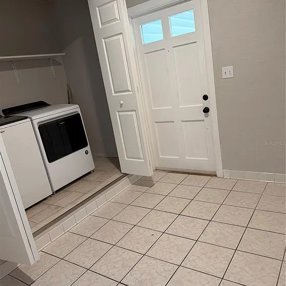 2419 Wells Ave — Photo 4