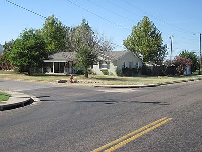 1st image of 900 Hillcrest Dr