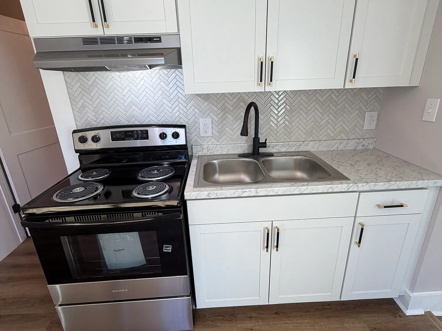 2 bed, 800 sqft, $1,300 — Photo 4