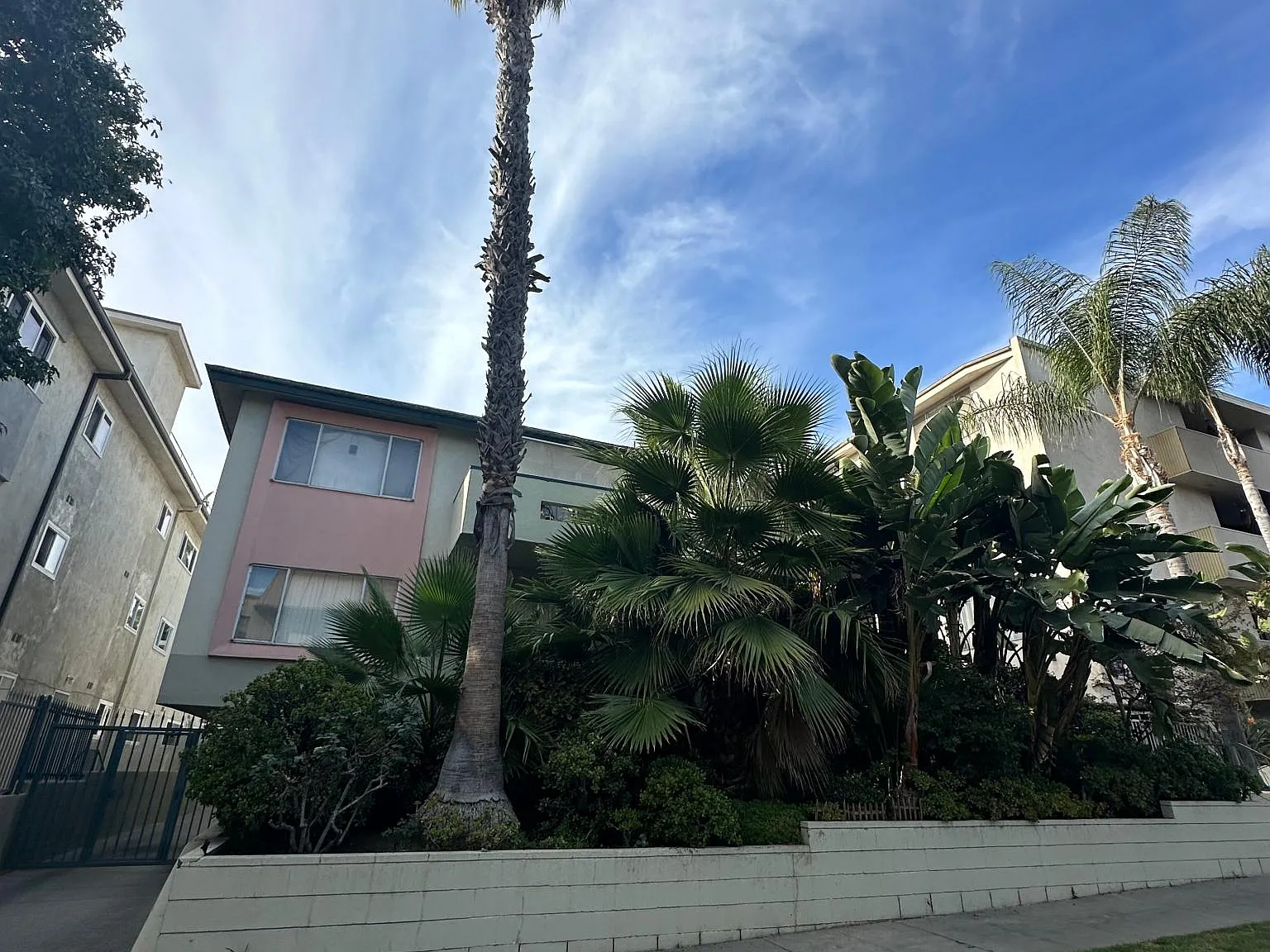 2 bed, 1100 sqft, $2,700 — Photo 2