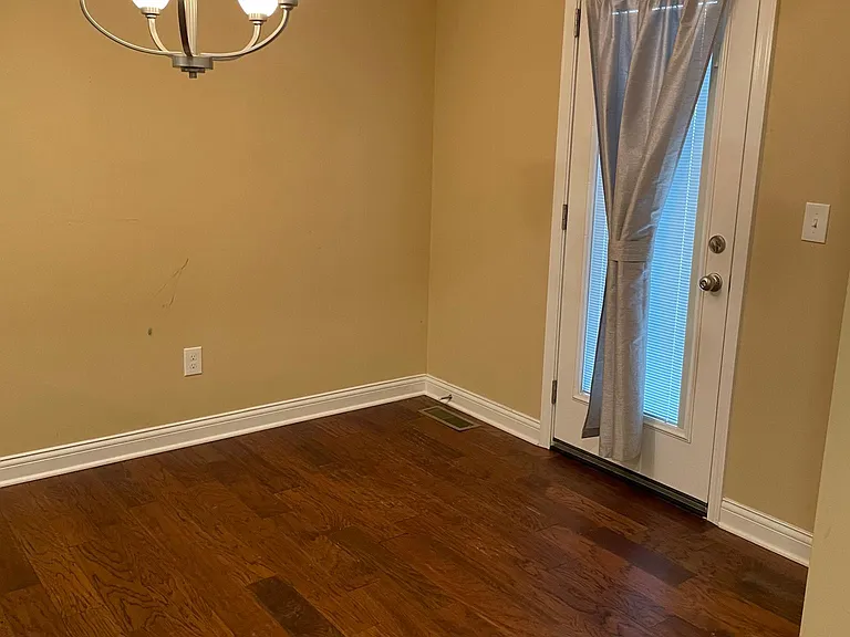 692 Pleasant Meadow Ln — Photo 5