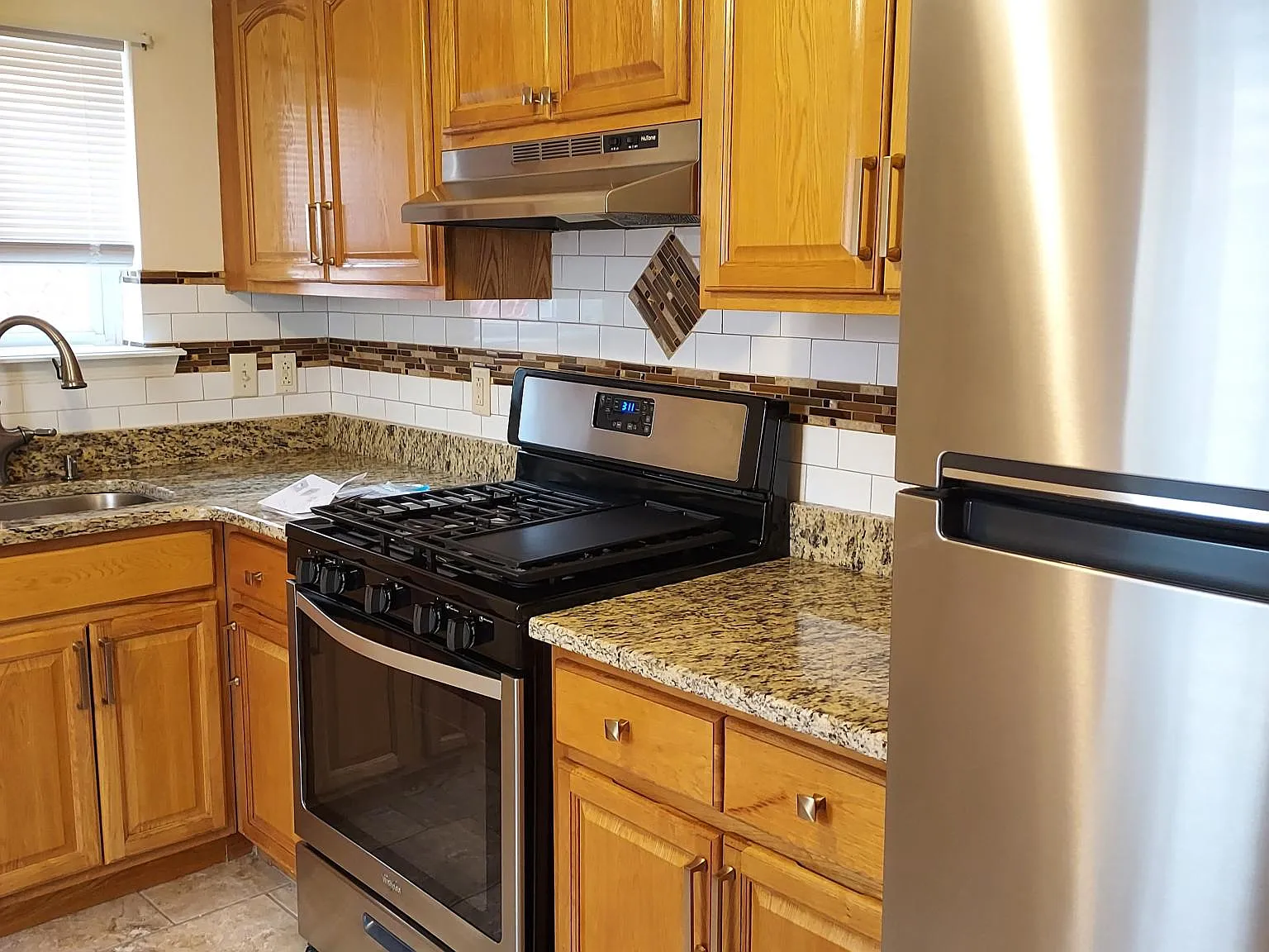 3 bed, 1.5 bath, 1122 sqft, $1,900 — Photo 2